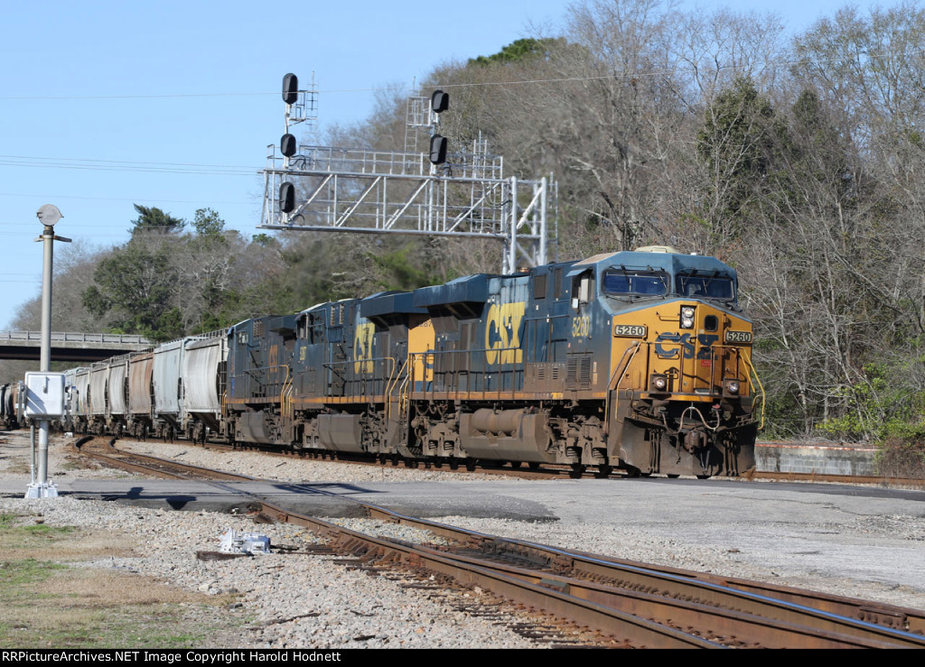 CSX 5260 leads train X583-07 across Raleigh Street